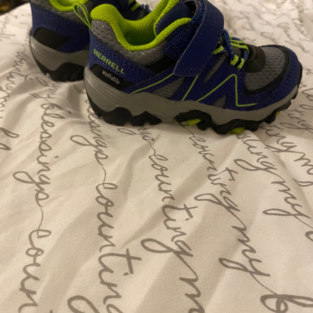 Shoes - Picture 4 of 4